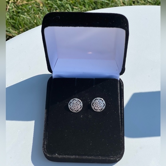 Vintage Stud Earrings - Picture 5 of 5